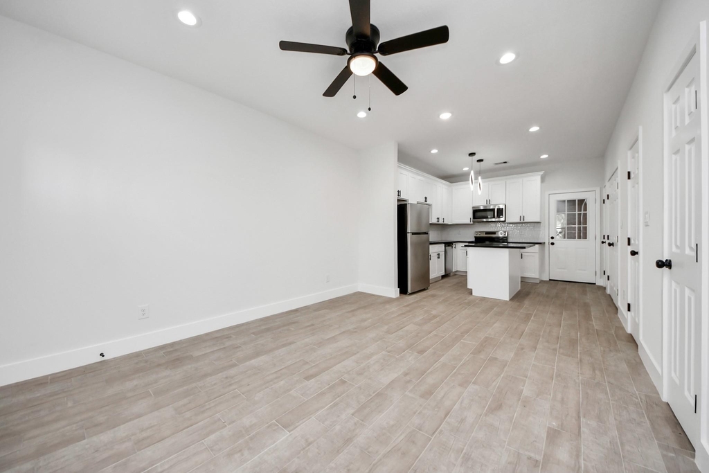 8015 Elbert Street - Photo 2