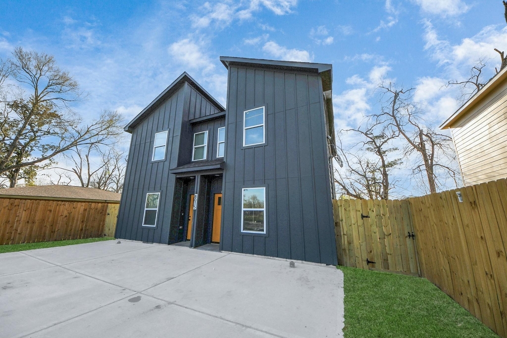 8015 Elbert Street - Photo 1
