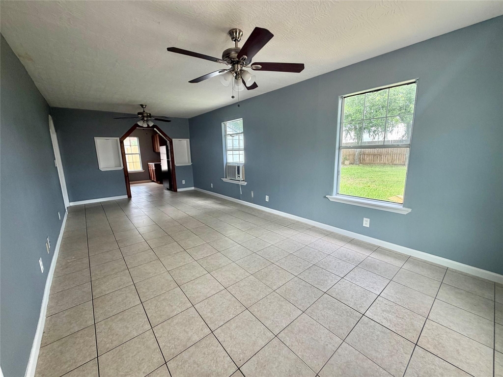 1319 Bernard Street - Photo 7