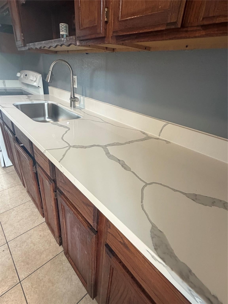 1319 Bernard Street - Photo 4