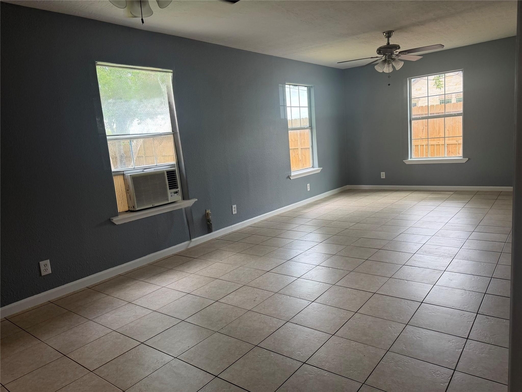 1319 Bernard Street - Photo 11