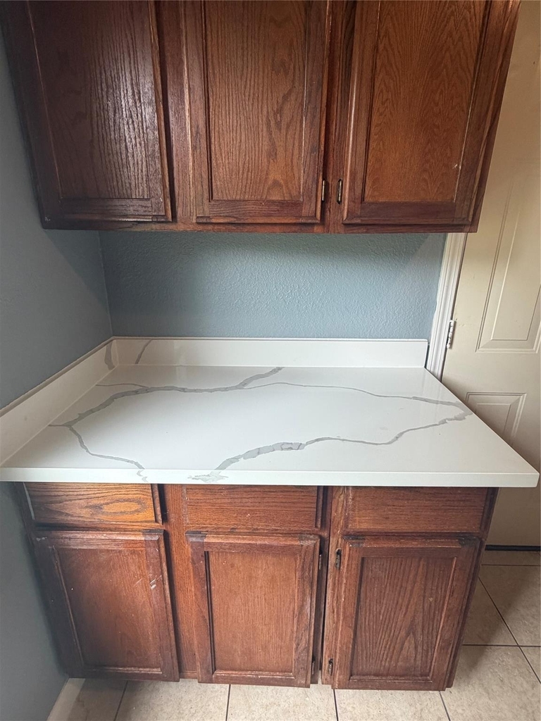 1319 Bernard Street - Photo 6