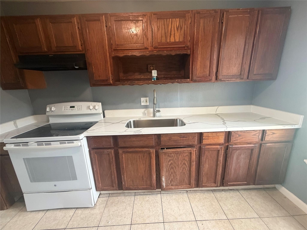 1319 Bernard Street - Photo 5