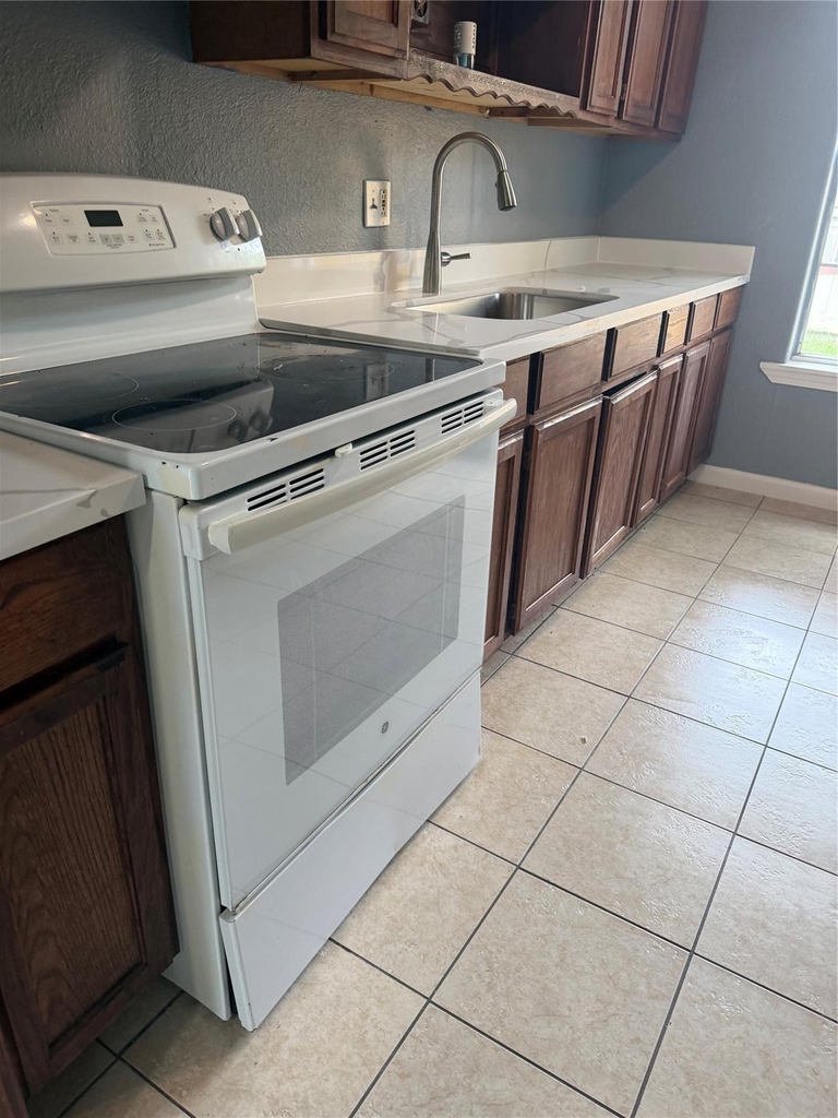 1319 Bernard Street - Photo 3
