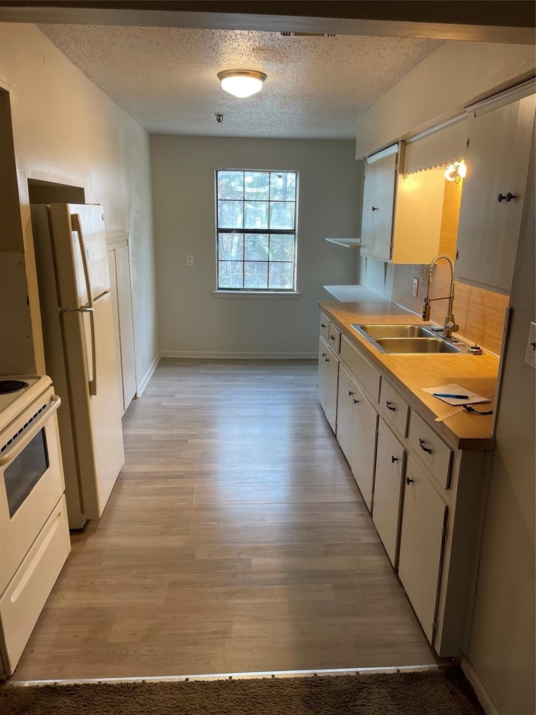 340 Pan American Drive - Photo 1