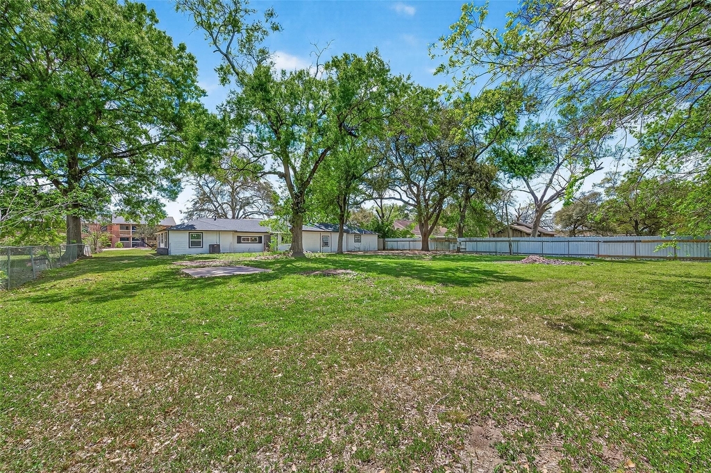 815 Brooks Avenue - Photo 44