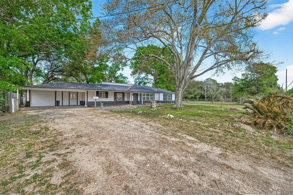 815 Brooks Avenue - Photo 2