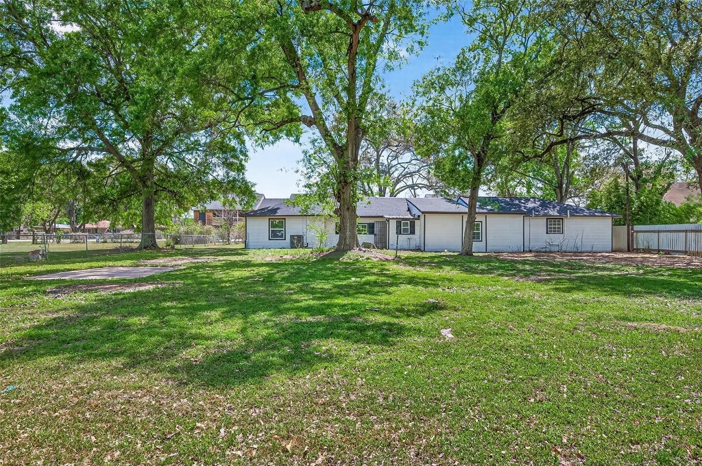 815 Brooks Avenue - Photo 45