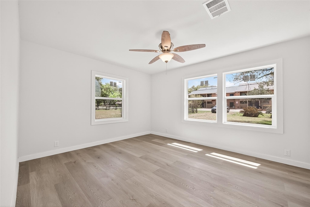 815 Brooks Avenue - Photo 32