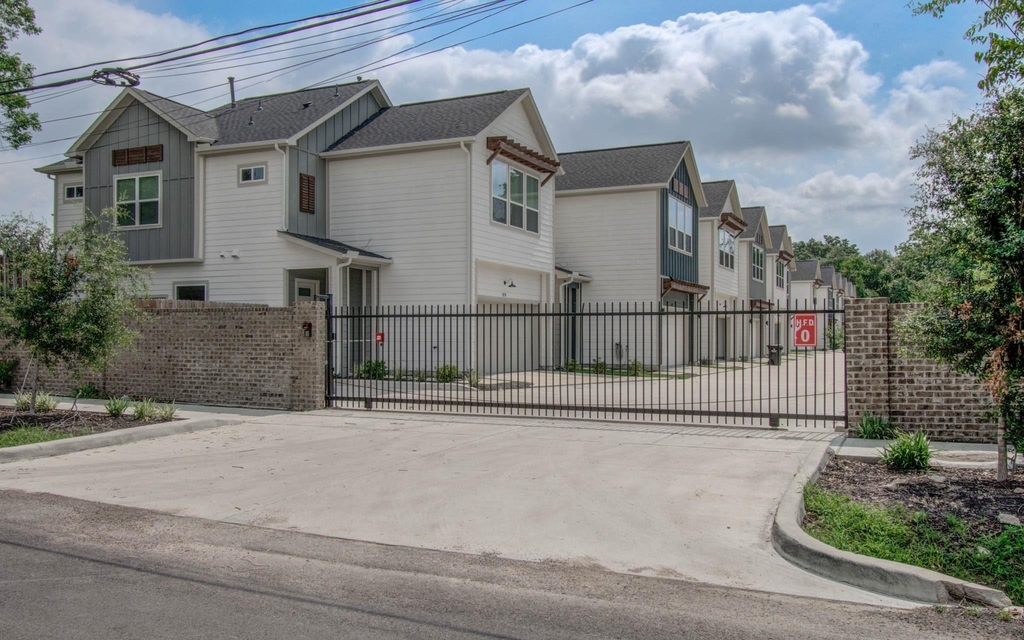 970 Highland Sound Lane - Photo 32