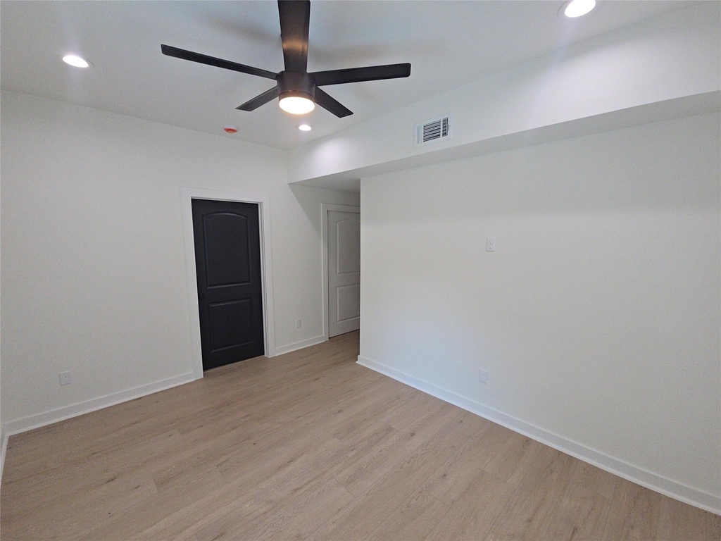 8101 Venus Street - Photo 6