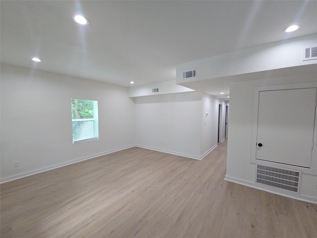 8101 Venus Street - Photo 2
