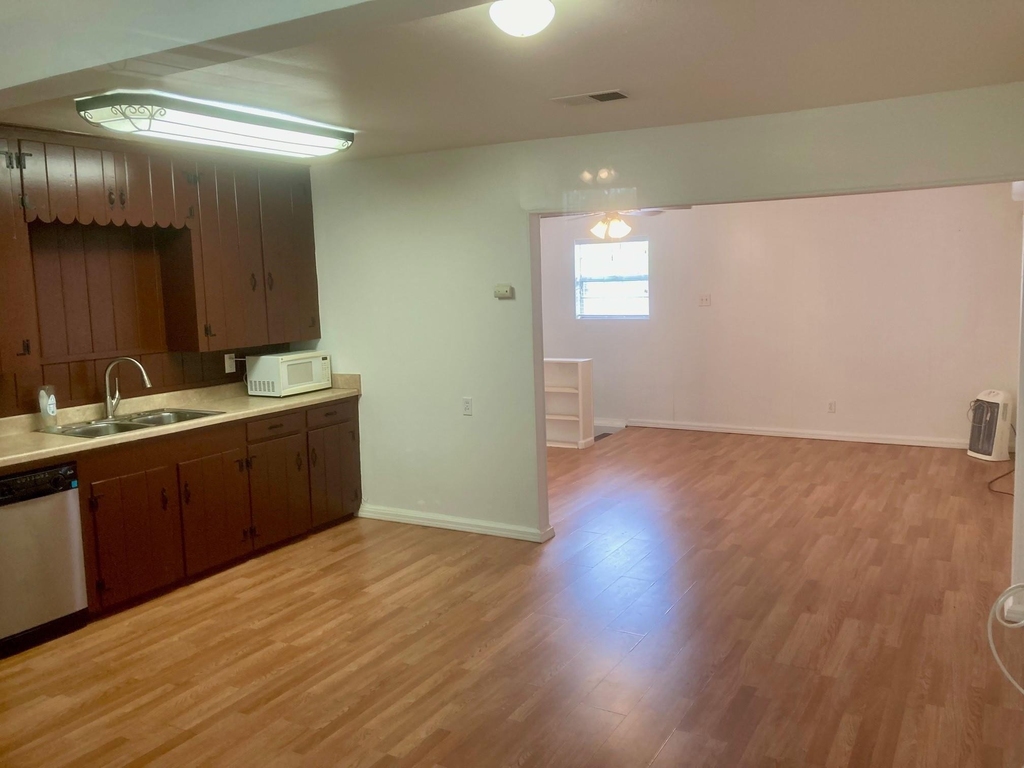 6927 Ave O - Photo 7