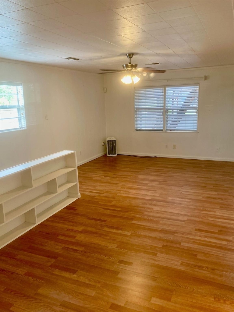 6927 Ave O - Photo 3