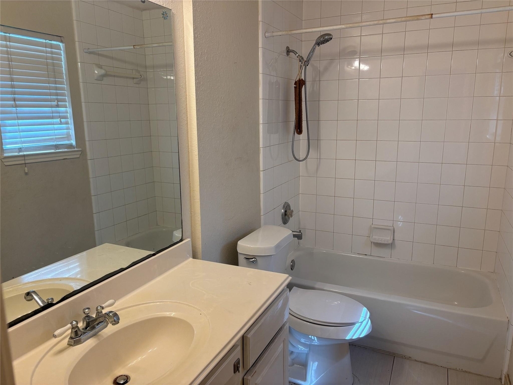3526 Glenhill Drive - Photo 2