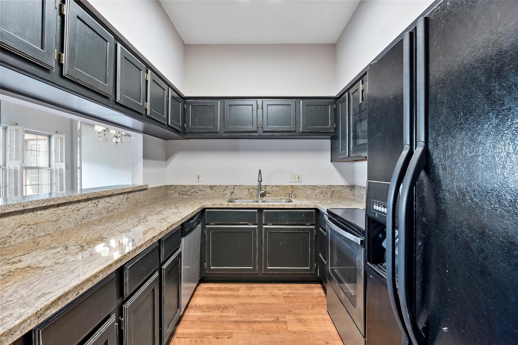 3122 Camelot Drive - Photo 10
