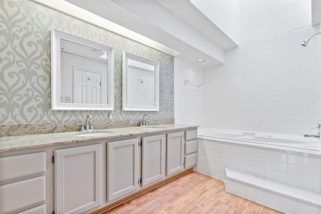 3122 Camelot Drive - Photo 24