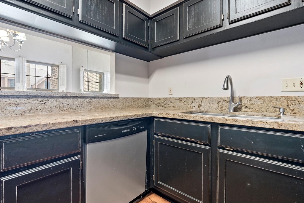 3122 Camelot Drive - Photo 12