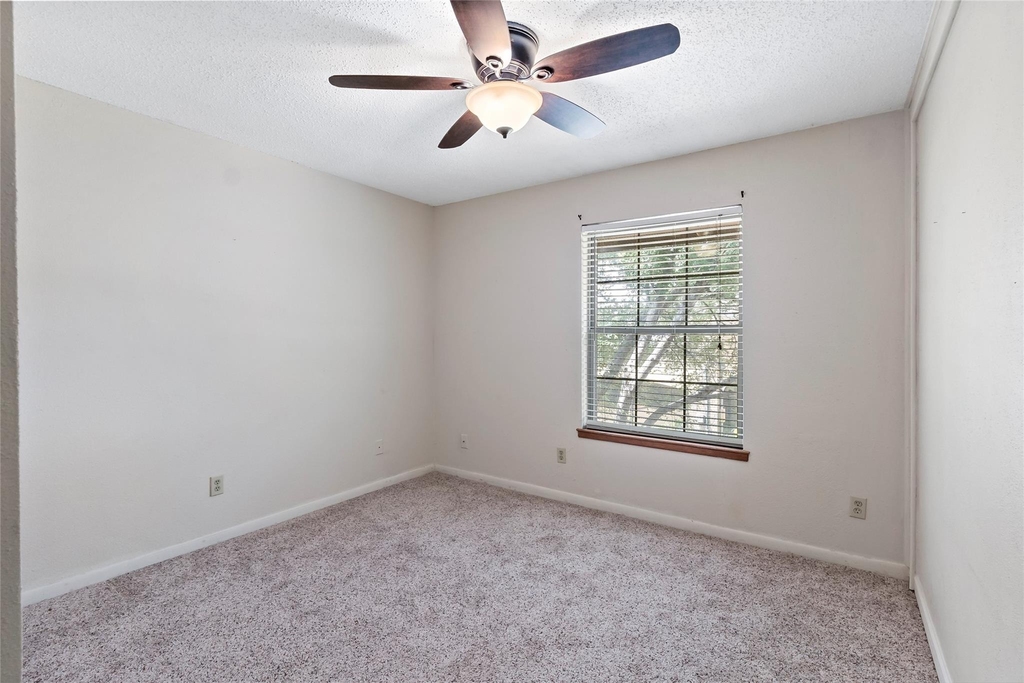 3122 Camelot Drive - Photo 18