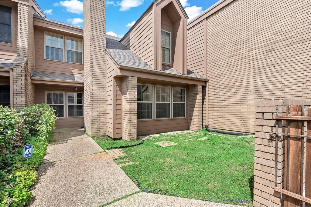 3122 Camelot Drive - Photo 1