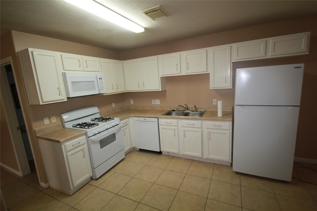 6418 Mountain Pines Lane - Photo 19