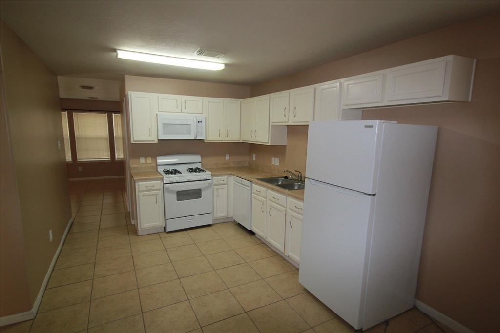 6418 Mountain Pines Lane - Photo 2
