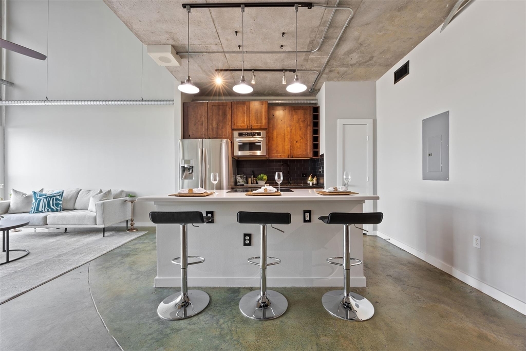 2000 Bagby Street - Photo 2