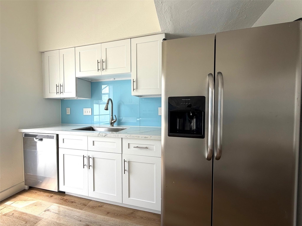 9809 Richmond Avenue - Photo 1