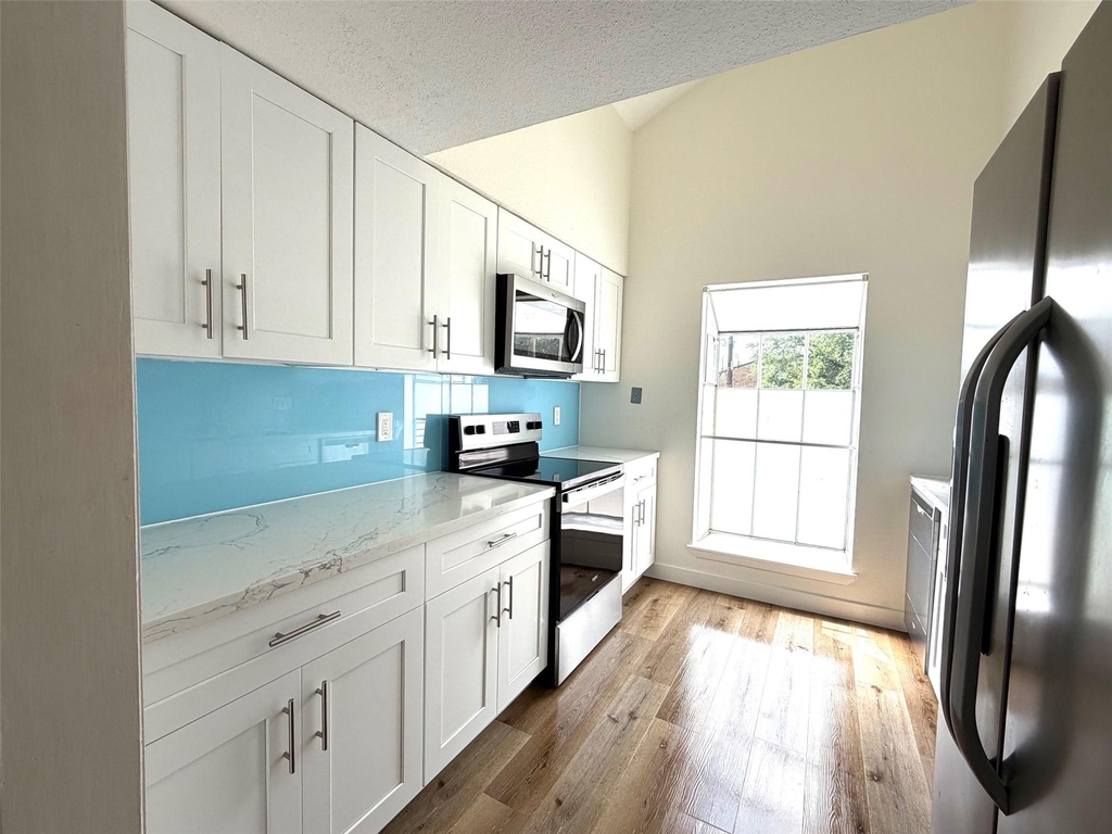 9809 Richmond Avenue - Photo 0