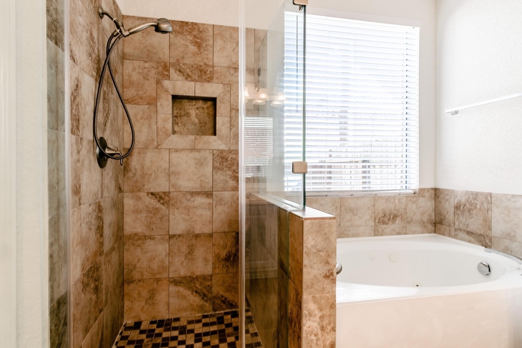2918 Five Oaks Drive - Photo 5