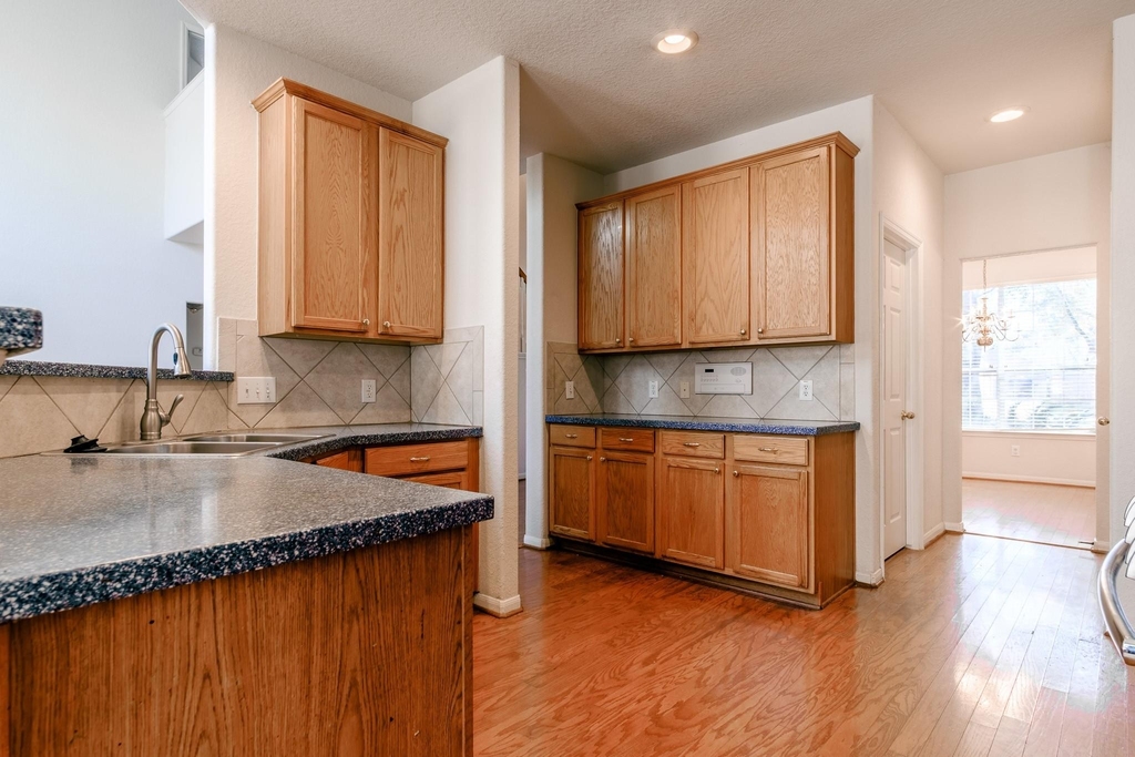 2918 Five Oaks Drive - Photo 10