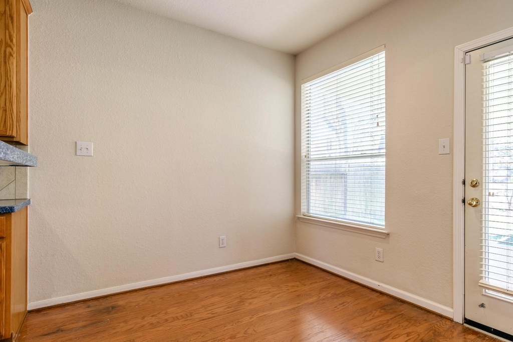2918 Five Oaks Drive - Photo 11