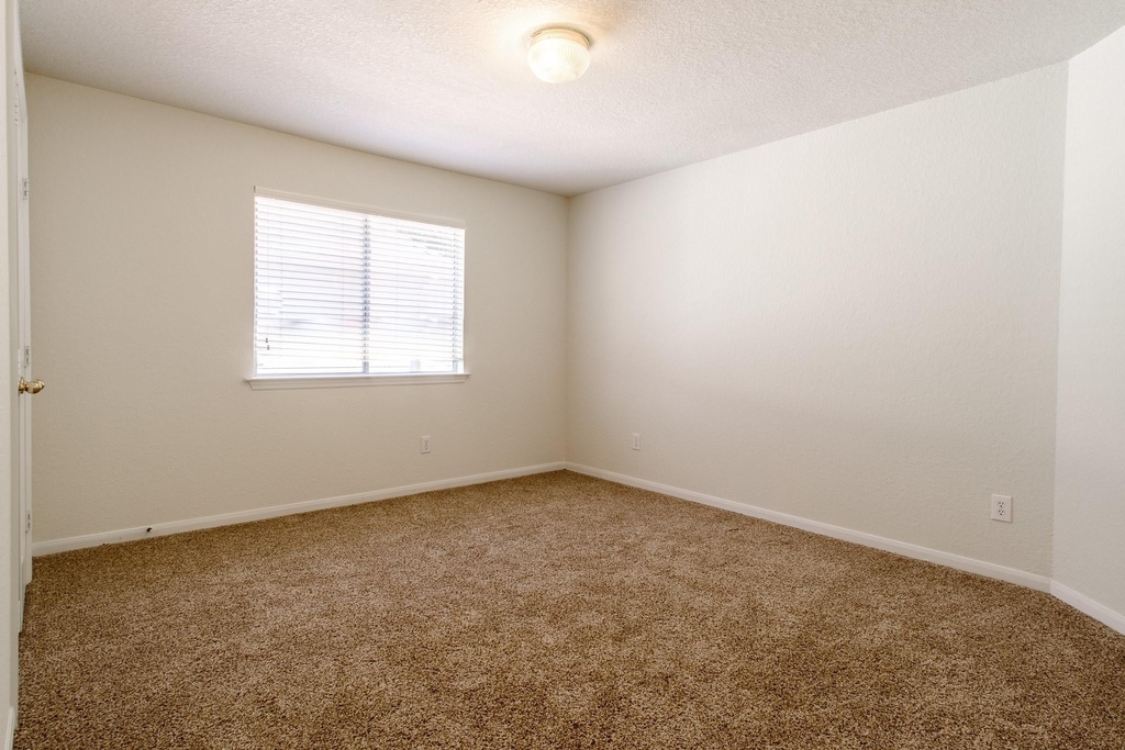 2918 Five Oaks Drive - Photo 17