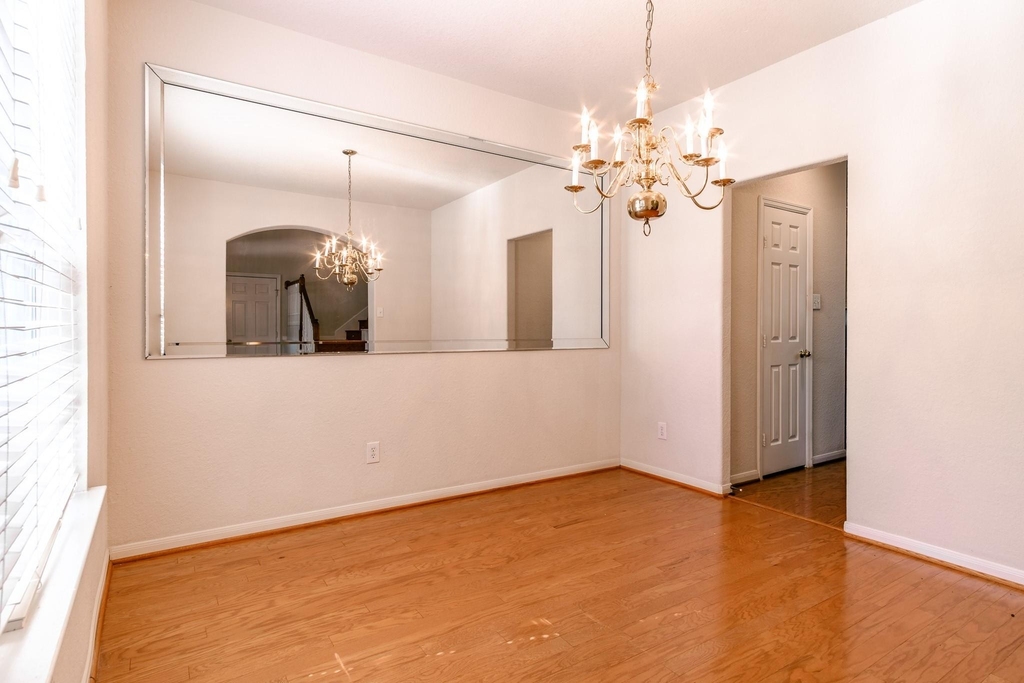 2918 Five Oaks Drive - Photo 8