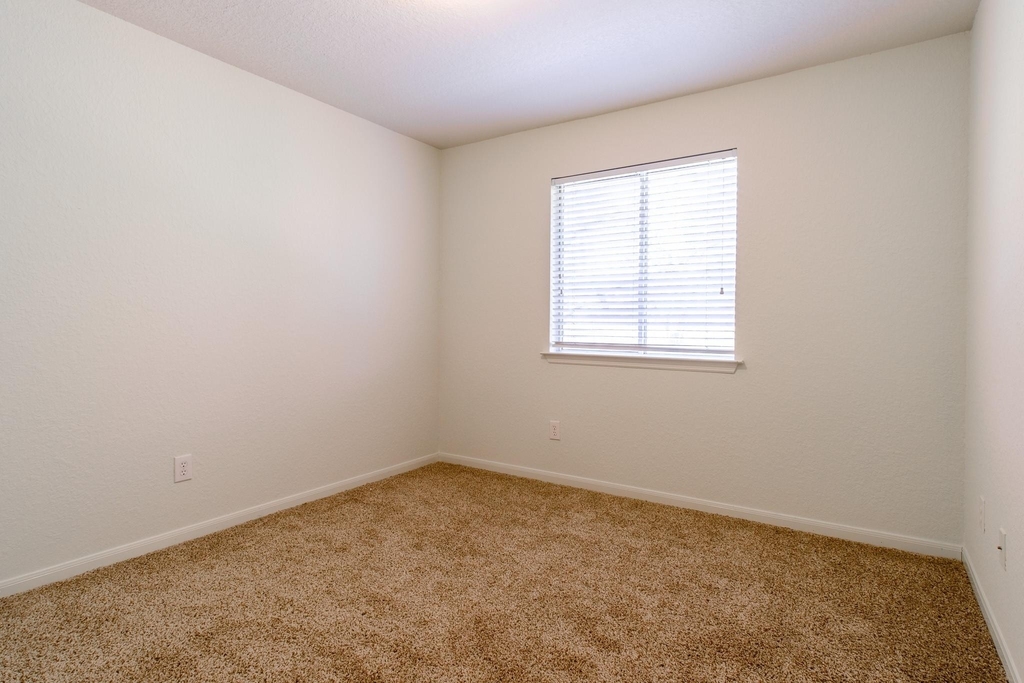 2918 Five Oaks Drive - Photo 21