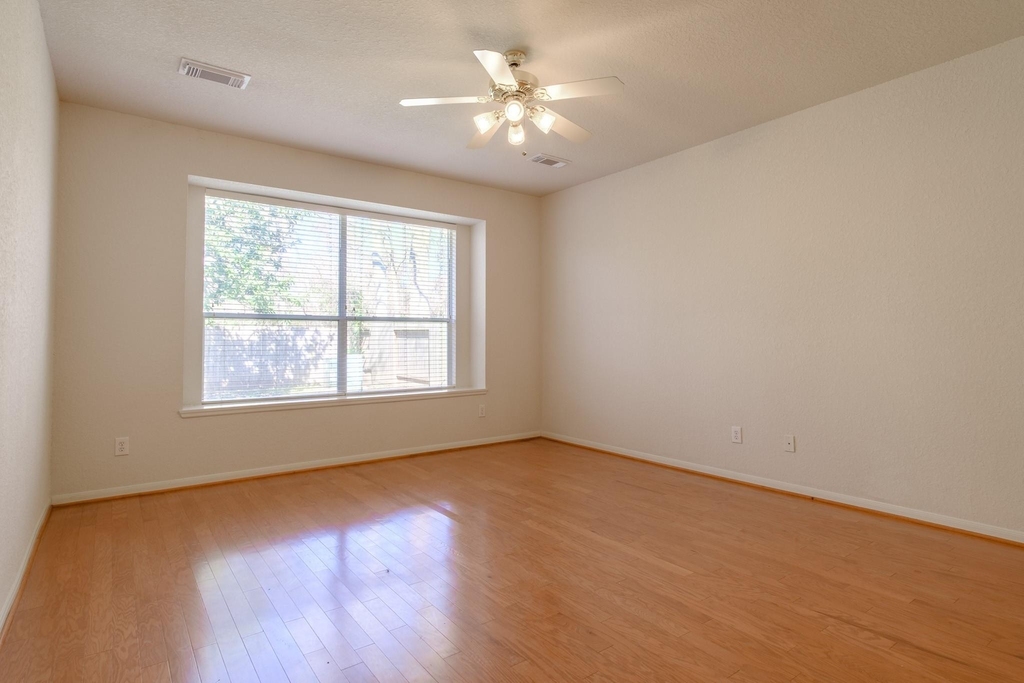 2918 Five Oaks Drive - Photo 14
