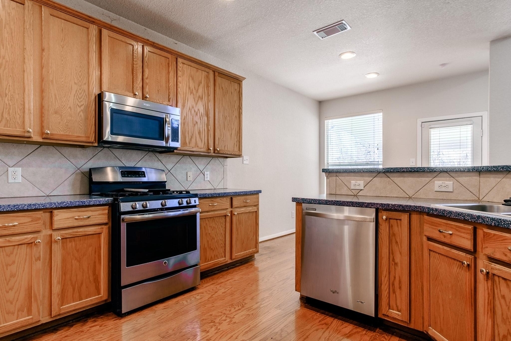 2918 Five Oaks Drive - Photo 3