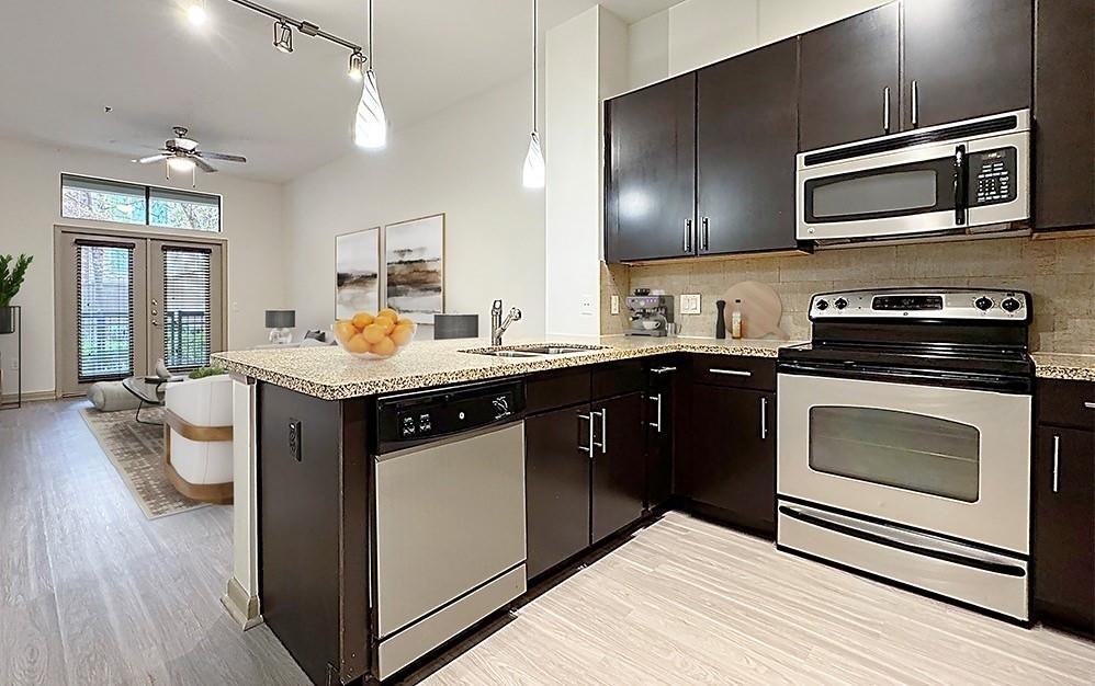 400 Mcgowen Street - Photo 1