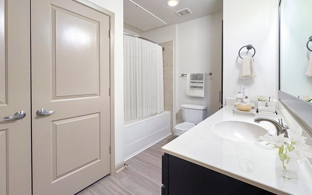 400 Mcgowen Street - Photo 3