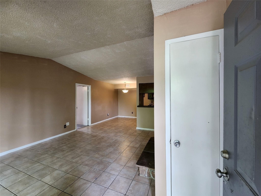 17331 Red Oak Drive - Photo 2