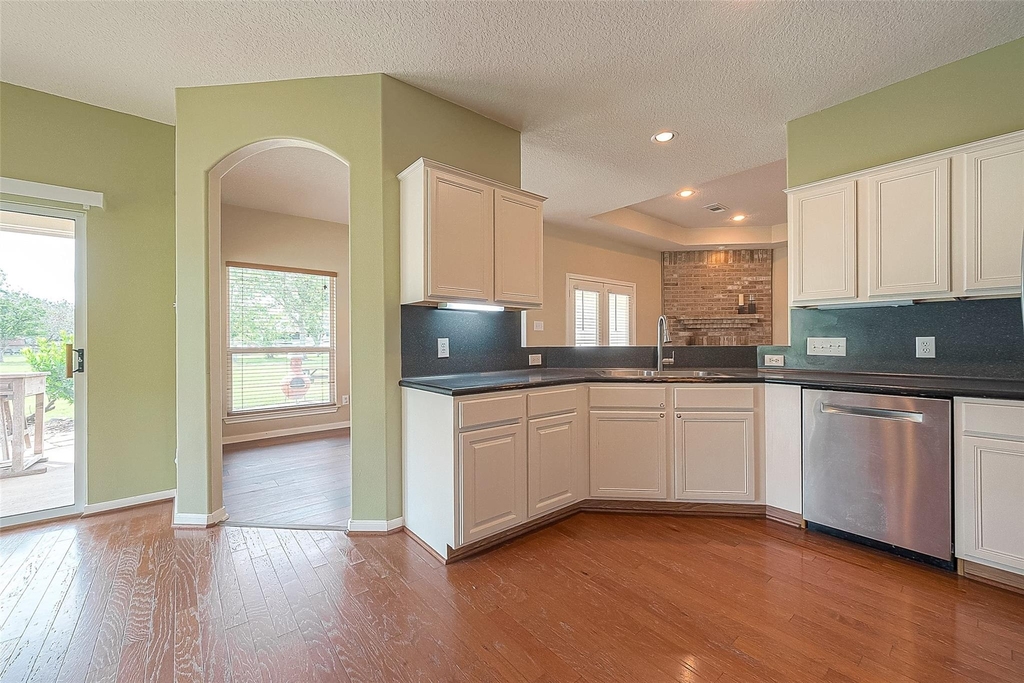 14403 Vlasta Street - Photo 22