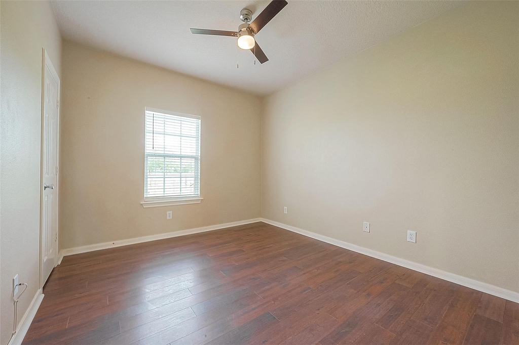 14403 Vlasta Street - Photo 30