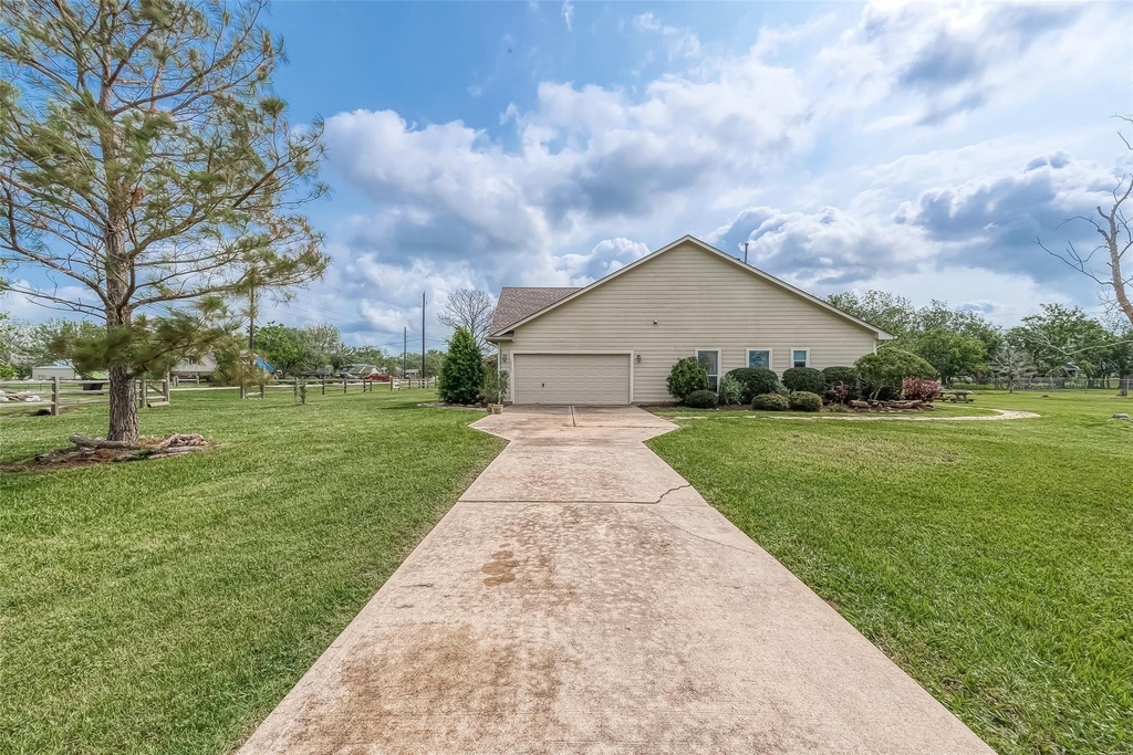 14403 Vlasta Street - Photo 40