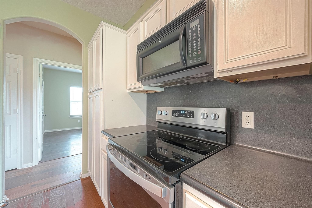 14403 Vlasta Street - Photo 20