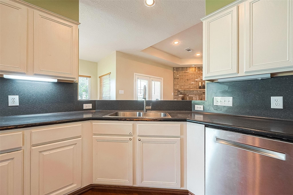 14403 Vlasta Street - Photo 24