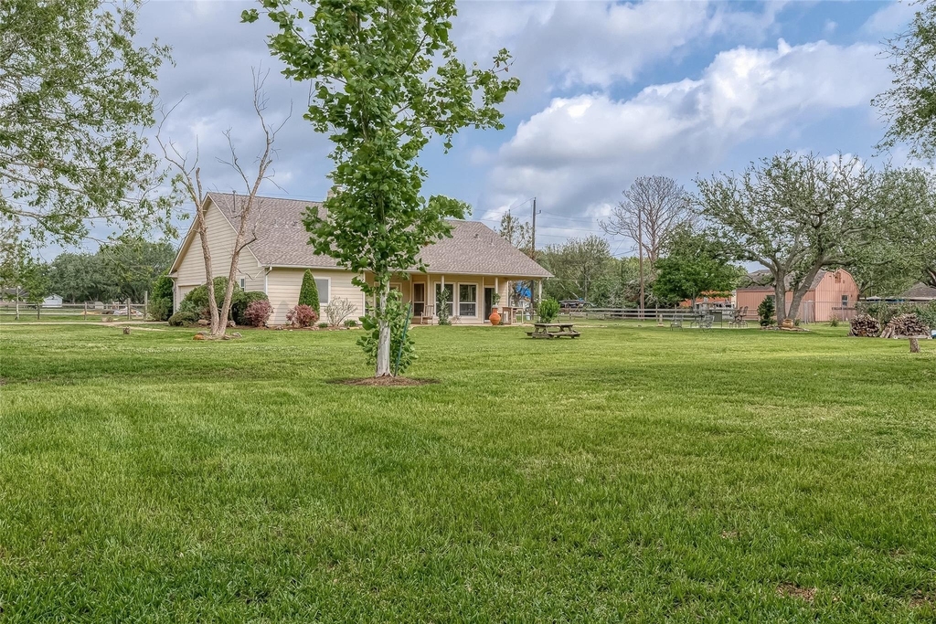 14403 Vlasta Street - Photo 39