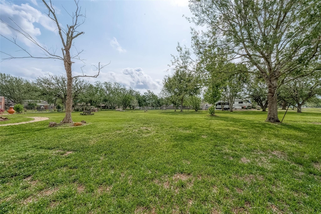 14403 Vlasta Street - Photo 48