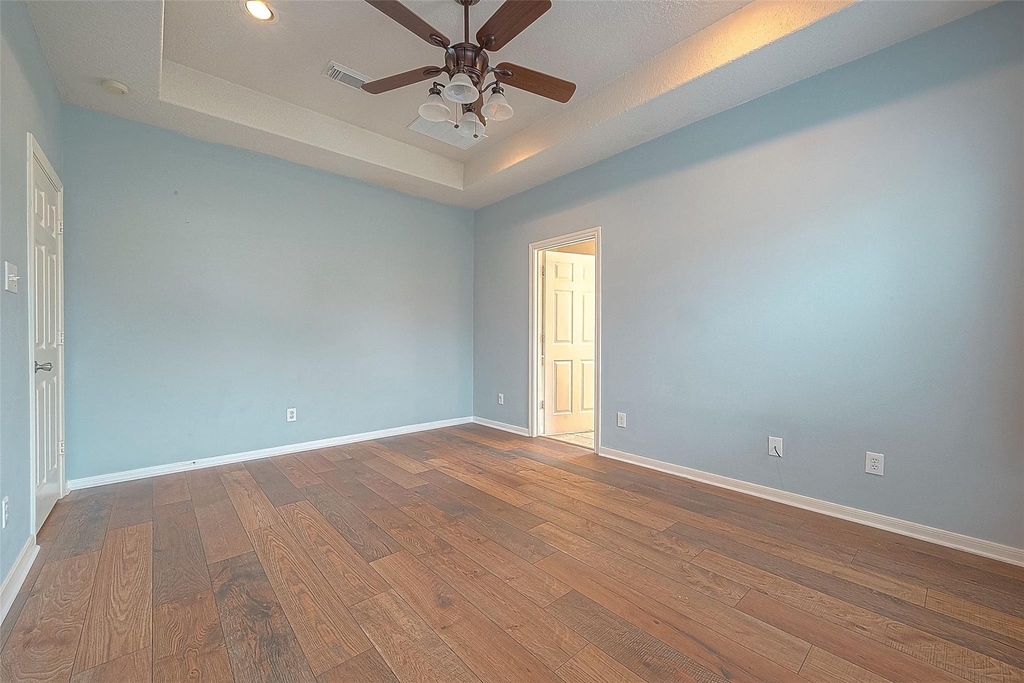 14403 Vlasta Street - Photo 33