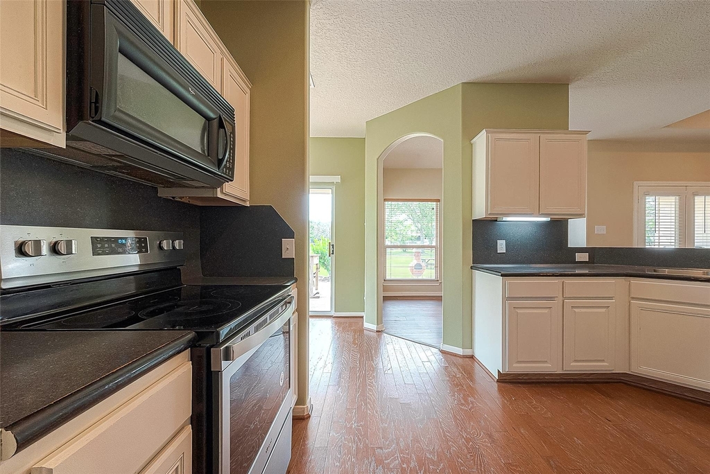 14403 Vlasta Street - Photo 21