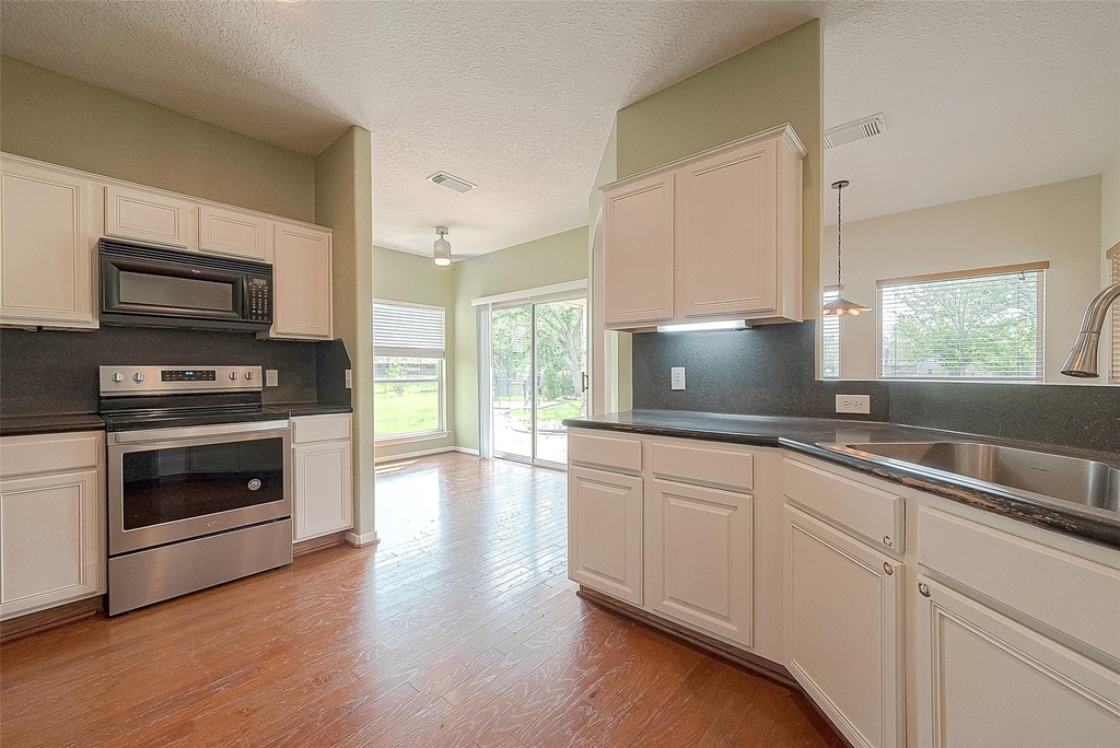 14403 Vlasta Street - Photo 19
